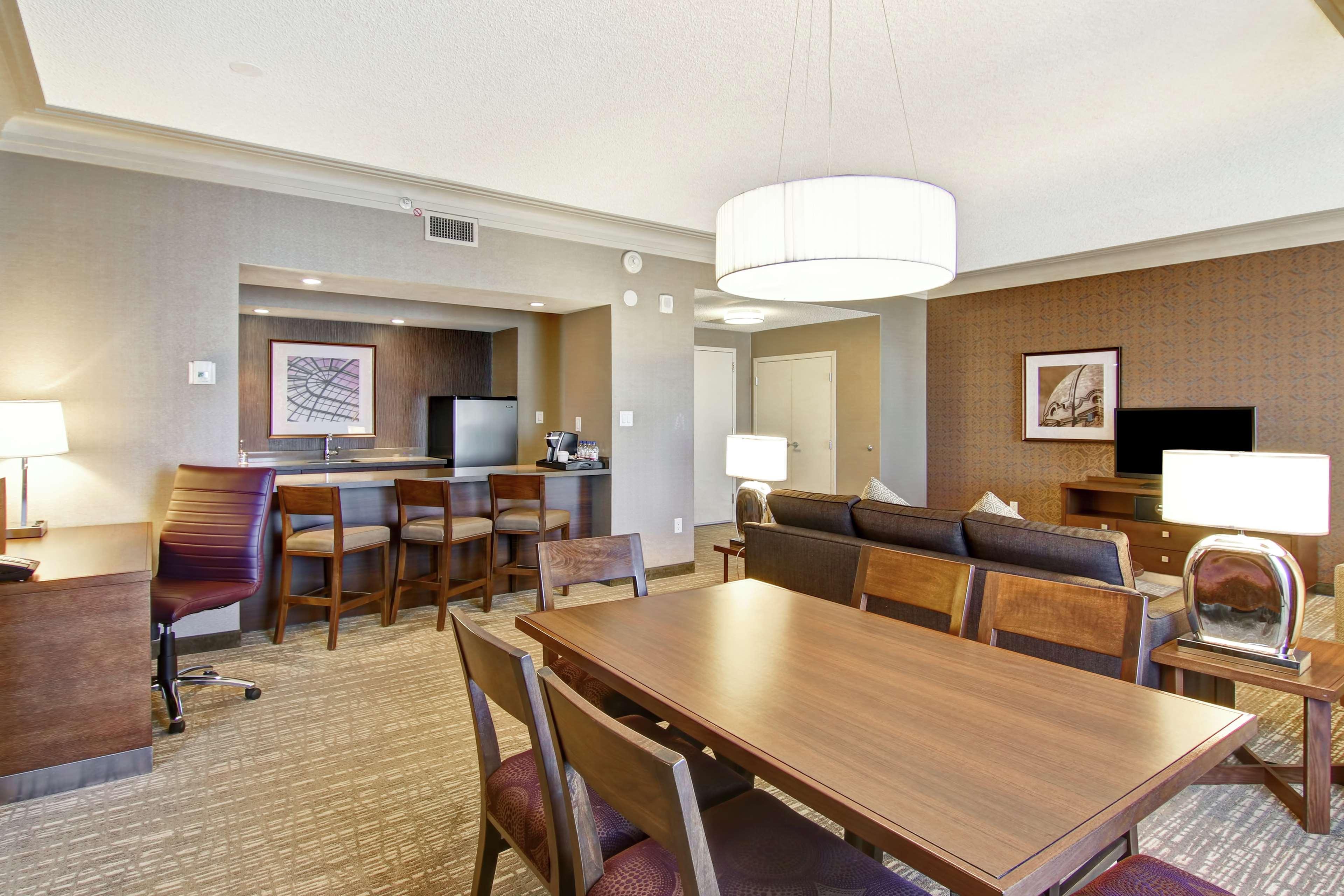 Doubletree By Hilton West Edmonton Hotel Exterior foto