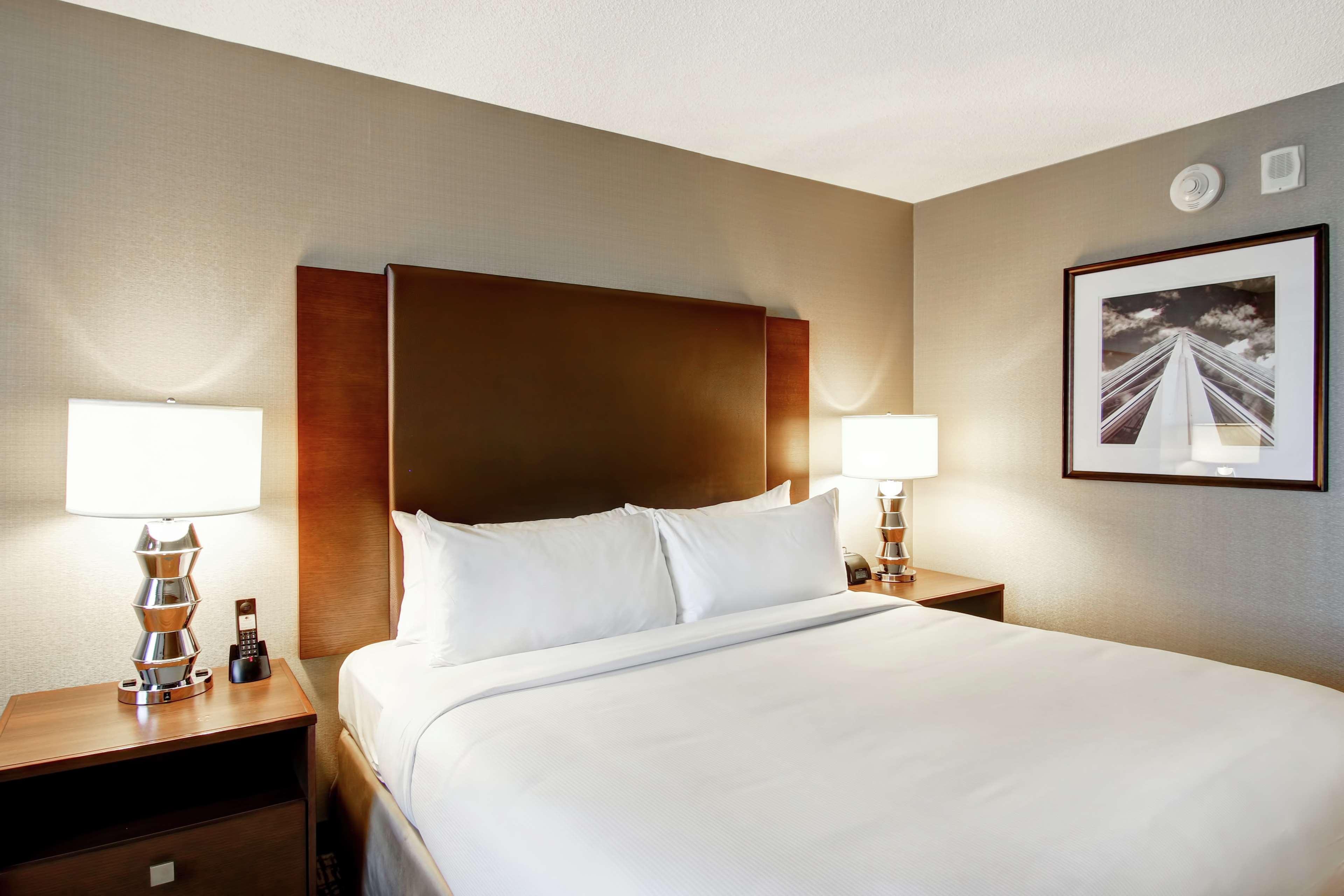 Doubletree By Hilton West Edmonton Hotel Exterior foto