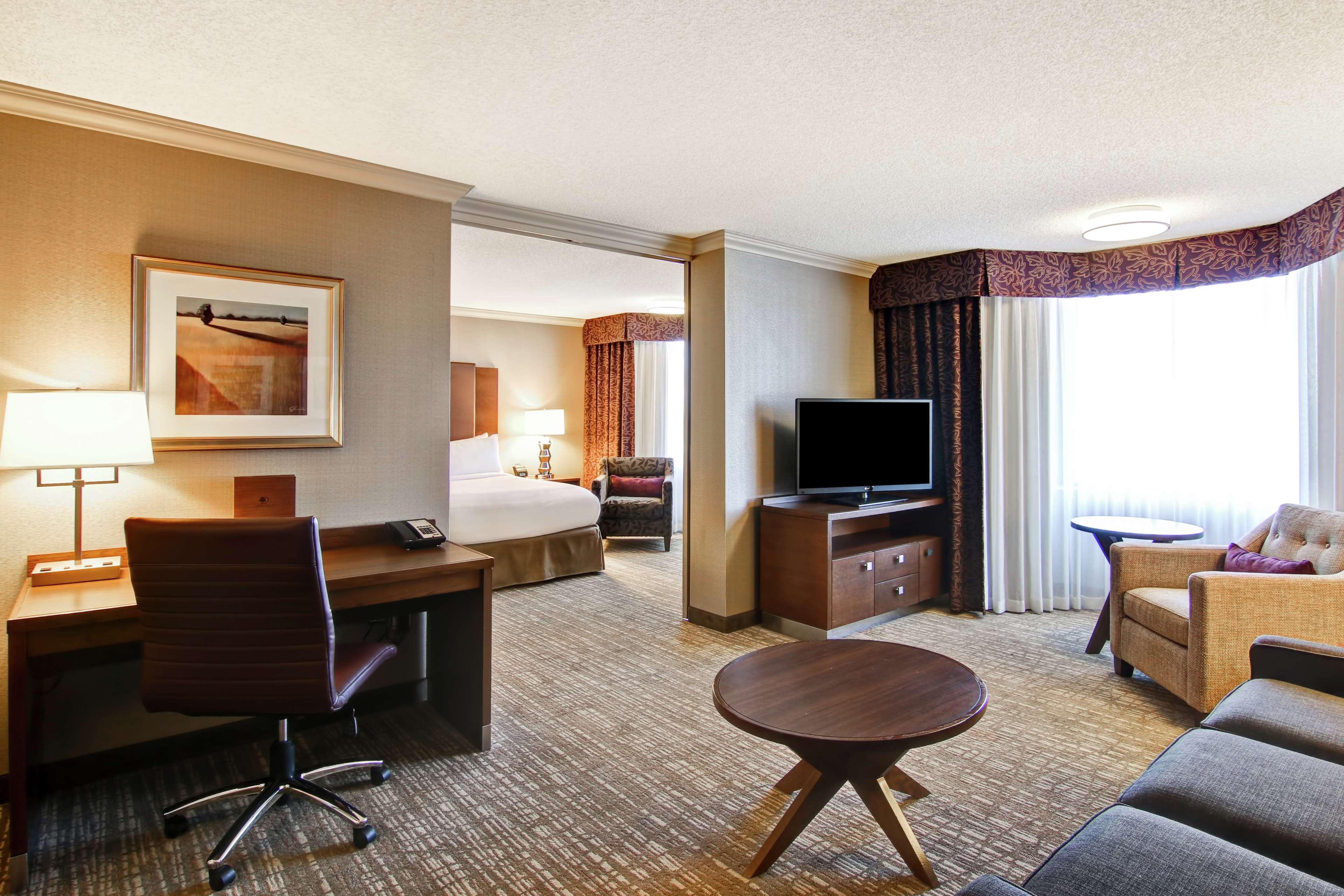 Doubletree By Hilton West Edmonton Hotel Exterior foto
