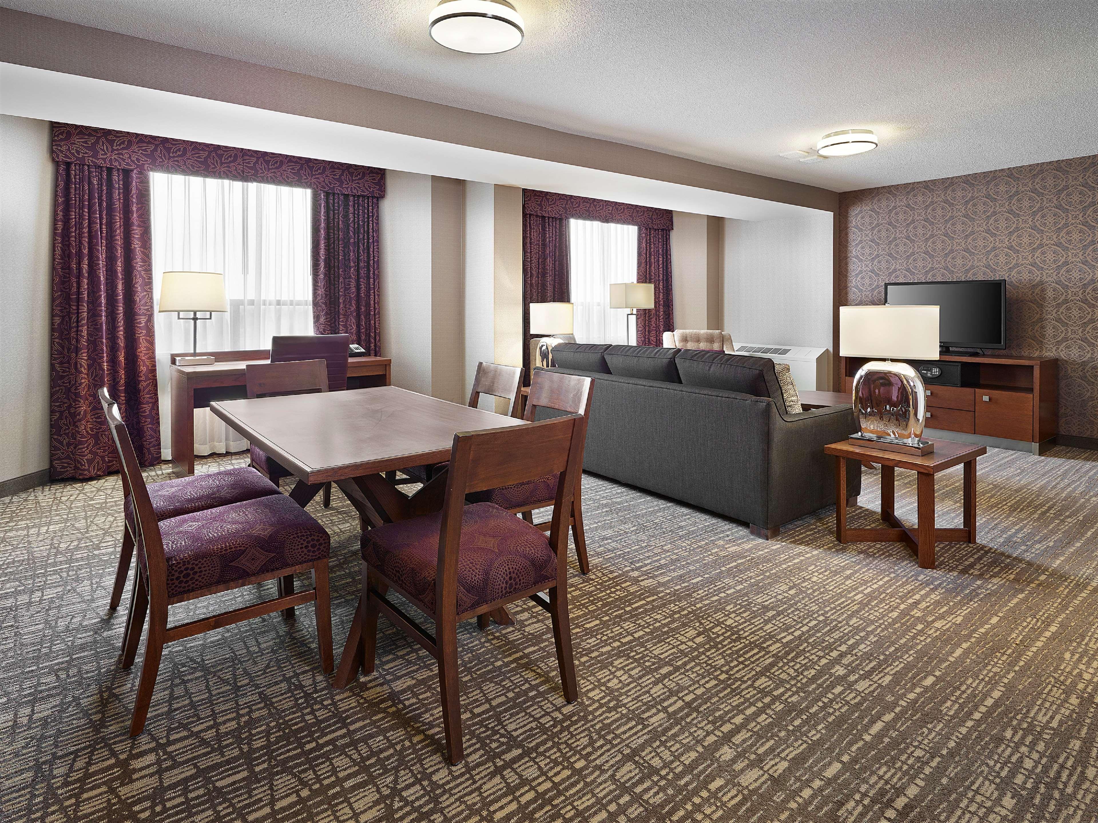 Doubletree By Hilton West Edmonton Hotel Exterior foto