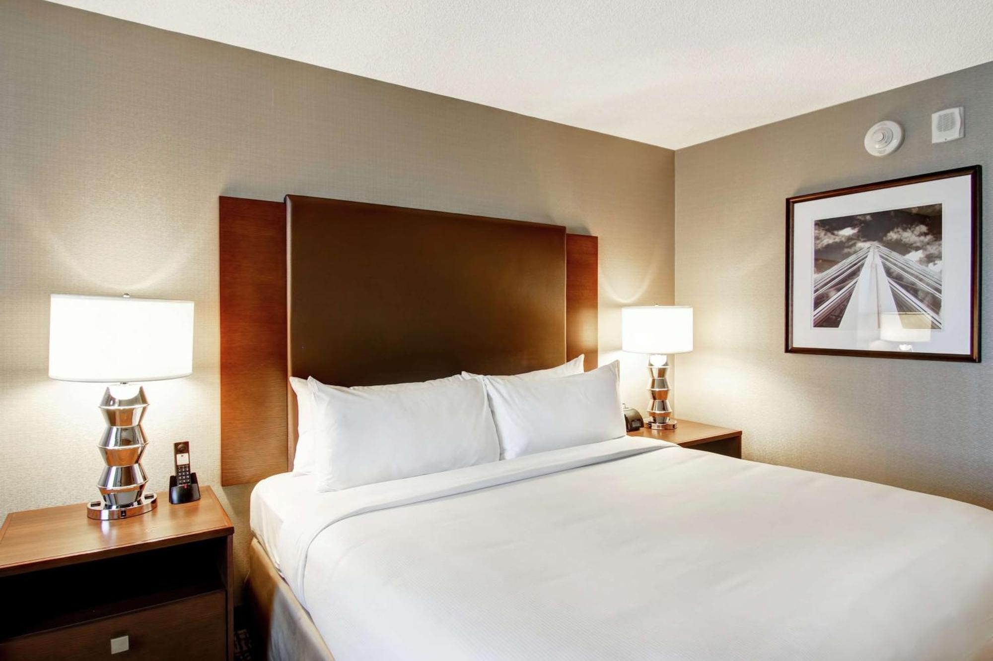 Doubletree By Hilton West Edmonton Hotel Exterior foto