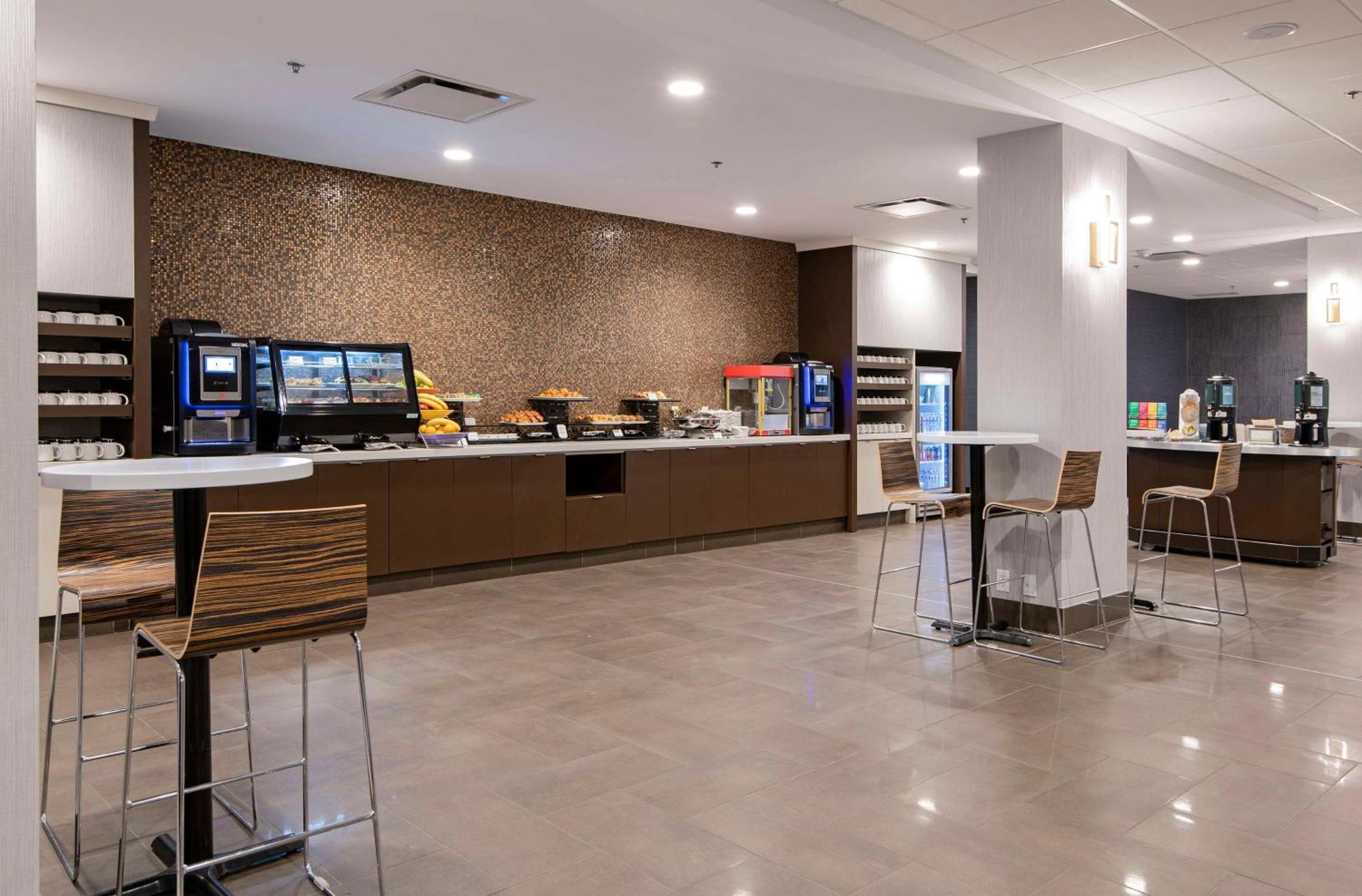 Doubletree By Hilton West Edmonton Hotel Exterior foto
