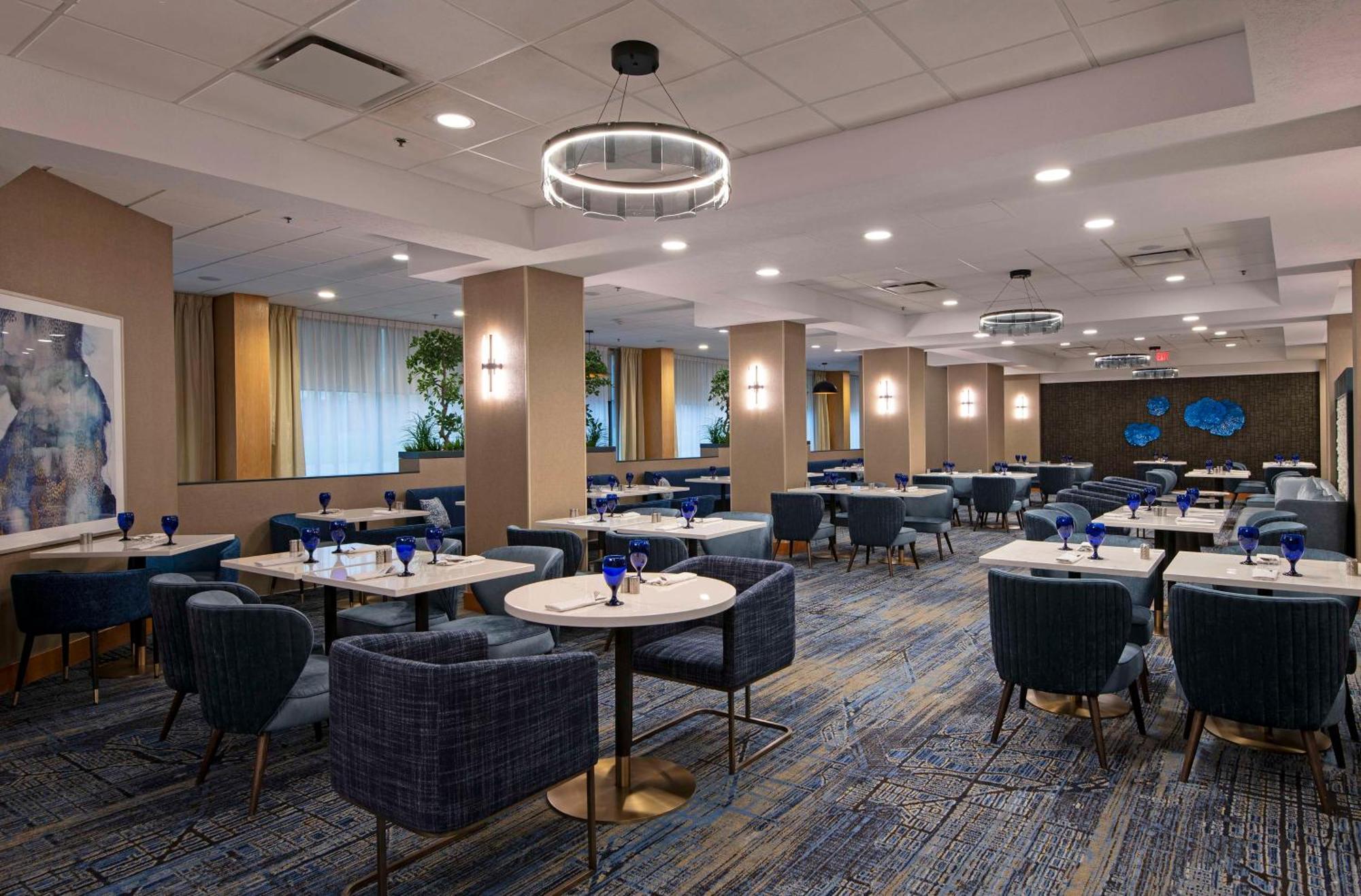 Doubletree By Hilton West Edmonton Hotel Exterior foto