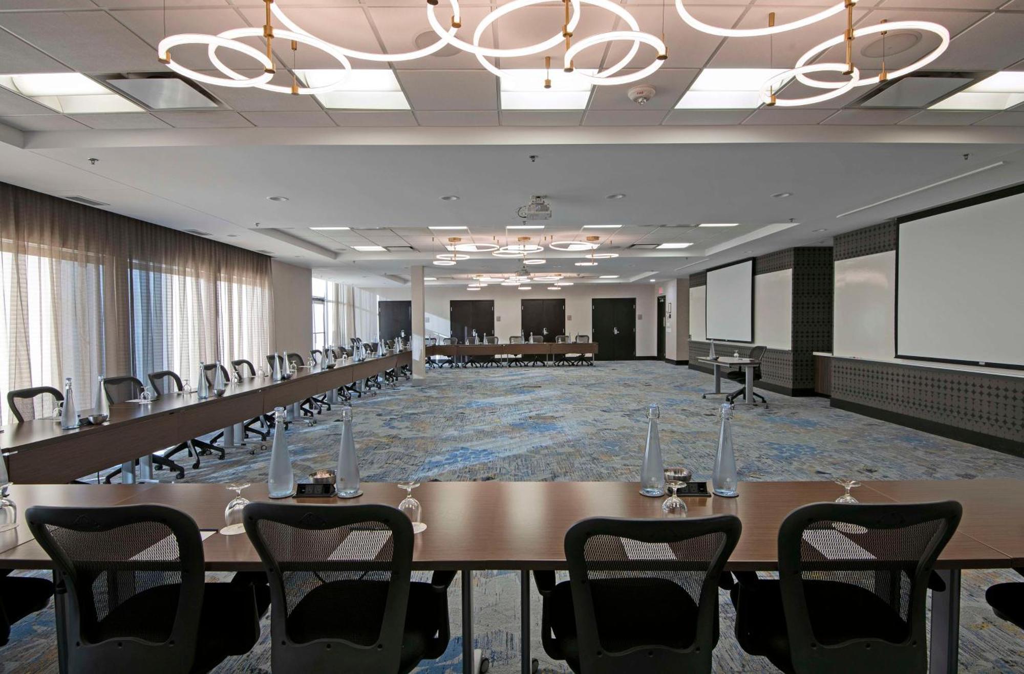 Doubletree By Hilton West Edmonton Hotel Exterior foto